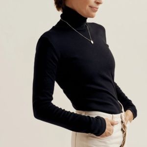 ISO Kotn fitted turtleneck! XS or S!